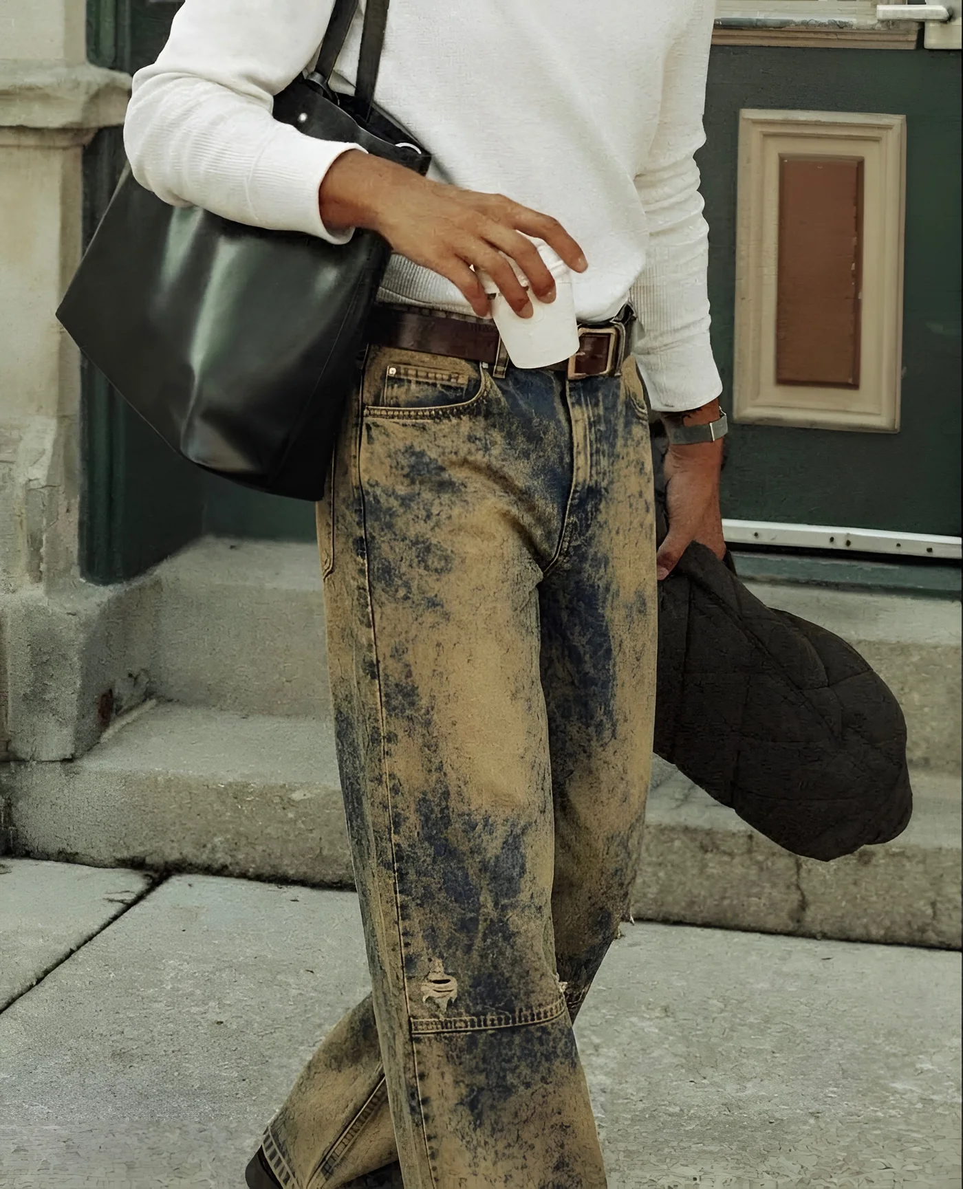 Mud-wash RANCHE jeans with a leather tote